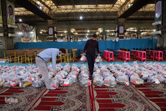 امدادرسانی گروه جهادی خدام‌الرضا(ع) و کانون خدمت آستان قدس رضوی به مردم اهواز