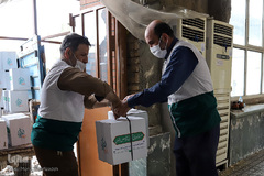 امدادرسانی گروه جهادی خدام‌الرضا(ع) و کانون خدمت آستان قدس رضوی به مردم اهواز