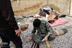 امدادرسانی گروه جهادی خدام‌الرضا(ع) و کانون خدمت آستان قدس رضوی به مردم اهواز