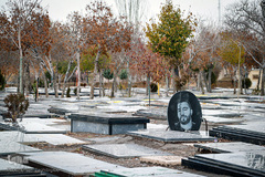 پاییز در قبرستان قدیمی زنجان