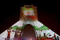 نورپردازی سه بعدی(ویدیو مپینگ) اتحاد و همبستگی ملت ایران بر برج آزادی