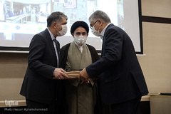 تقدیر از سیدحمیدرضا طیبی، رئیس جهاددانشگاهی در مراسم تجلیل از تلاشگران و مجاهدین عرصه وقف