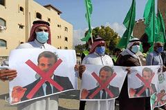 اعتراض مسلمانان جهان به حمایت ماکرون،رییس جمهور فرانسه از هتک حرمت پیامبر(ص) در نشریه «شارلی ابدو» این کشور