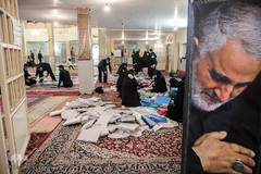 با حضور خادمین رسمی مسجد جمکران، اقلام لوازم التحریر اهدایی به مناطق محروم توسط خیرین یاران صلوات، در مسجد امام حسین(ع) بسته بندی و آماده ارسال شد.