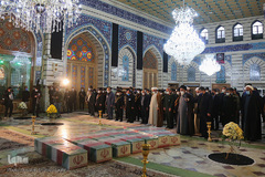 همزمان با دهم ربیع الثانی و سالروز رحلت حضرت معصومه(س) بارگاه نورانی آن حضرت، میزبان پیکرهای مطهر ۷ شهید گمنام دفاع مقدس  بود.