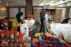 یلدای شیرین ۲۰۰۰خانواده طرح «هم نمک» مؤسسه خیریه متوسلین به امام رضا(ع)