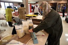 یلدای شیرین ۲۰۰۰خانواده طرح «هم نمک» مؤسسه خیریه متوسلین به امام رضا(ع)