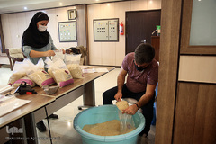 یلدای شیرین ۲۰۰۰خانواده طرح «هم نمک» مؤسسه خیریه متوسلین به امام رضا(ع)