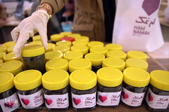 یلدای شیرین ۲۰۰۰خانواده طرح «هم نمک» مؤسسه خیریه متوسلین به امام رضا(ع)