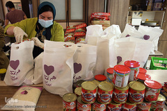 یلدای شیرین ۲۰۰۰خانواده طرح «هم نمک» مؤسسه خیریه متوسلین به امام رضا(ع)