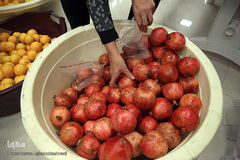 یلدای شیرین ۲۰۰۰خانواده طرح «هم نمک» مؤسسه خیریه متوسلین به امام رضا(ع)