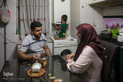 فریبا مهدوی نژاد بیشتر اوقات در آشپزخانه با همسرش صحبت می‌کند.