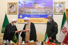 اهدای انگشتر حاج قاسم سلیمانی به حرم‎ شاهچراغ(ع)