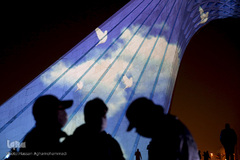 ورپردازی سه بعدی(ویدیو مپینگ) یادبود مسافرین کشته شده سقوط هواپیمای اوکراینی بر برج آزادی