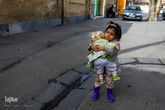 شیرینی هم‌نمک در حسینیه‌ای پر از عروسک