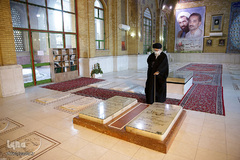 حضور رهبر انقلاب اسلامی در مرقد امام خمینی(ره) و گلزار شهدا