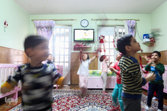 مادری برای 2400 + 1 دختر