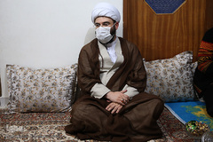 حضور  حجت الاسلام محمد قمی، رئیس سازمان تبلیغات اسلامی در منزل شهدای مدافع حرم تیپ فاطمیون در حسن آباد فشافویه