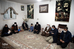 حضور  حجت الاسلام محمد قمی، رئیس سازمان تبلیغات اسلامی در منزل شهدای مدافع حرم تیپ فاطمیون در حسن آباد فشافویه