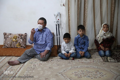 حضور  حجت الاسلام محمد قمی، رئیس سازمان تبلیغات اسلامی در منزل شهدای مدافع حرم تیپ فاطمیون در حسن آباد فشافویه