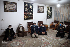 حضور  حجت الاسلام محمد قمی، رئیس سازمان تبلیغات اسلامی در منزل شهدای مدافع حرم تیپ فاطمیون در حسن آباد فشافویه