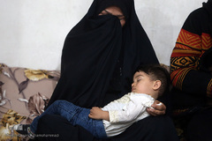 حضور  حجت الاسلام محمد قمی، رئیس سازمان تبلیغات اسلامی در منزل شهدای مدافع حرم تیپ فاطمیون در حسن آباد فشافویه