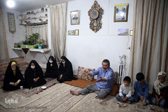 حضور  حجت الاسلام محمد قمی، رئیس سازمان تبلیغات اسلامی در منزل شهدای مدافع حرم تیپ فاطمیون در حسن آباد فشافویه