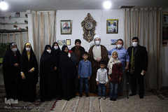 حضور  حجت الاسلام محمد قمی، رئیس سازمان تبلیغات اسلامی در منزل شهدای مدافع حرم تیپ فاطمیون در حسن آباد فشافویه