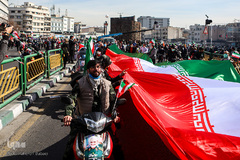 متفاوت ترین راهپیمایی ۲۲ بهمن قرن-
میدان انقلاب