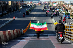 متفاوت ترین راهپیمایی ۲۲ بهمن قرن-
زیر گذر تئاتر شهر