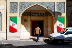 سبز و سفید و قرمز، پایدار و استوار