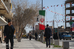 سبز و سفید و قرمز، پایدار و استوار