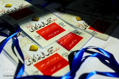 اعطای تندیس فداکاری به دانشجویان