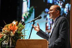 اعطای تندیس فداکاری به دانشجویان