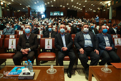 اعطای تندیس فداکاری به دانشجویان