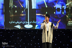 اعطای تندیس فداکاری به دانشجویان