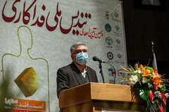 اعطای تندیس فداکاری به دانشجویان