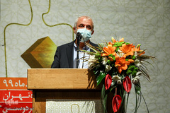 اعطای تندیس فداکاری به دانشجویان