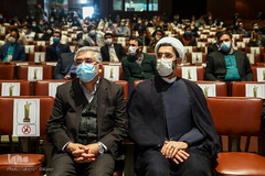 اعطای تندیس فداکاری به دانشجویان