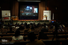 اعطای تندیس فداکاری به دانشجویان