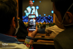 اعطای تندیس فداکاری به دانشجویان