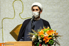 اعطای تندیس فداکاری به دانشجویان