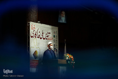 اعطای تندیس فداکاری به دانشجویان