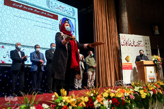 اعطای تندیس فداکاری به دانشجویان