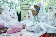 مراسم جشن تکلیف 42 دختر در امامزاده پنج تن لویزان