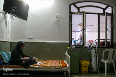  یکی از مادران مهربان در خانه سالمندان فاطمیه قم 