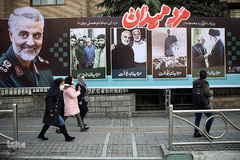 نصب تصاویر  سردار سپهبد شهید حاج قاسم سلیمانی بر دیوار های شهر در نخستین سالگرد شهادت سیدالشهدای مقاومت