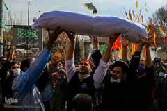  مراسم تدفین پیکر مطهر یکی از شهدای گمنام دفاع مقدس با رعایت پروتکل‌های بهداشتی در بوستان امام حسن (ع) واقع در شهرک امام حسن (ع) قم، همزمان با سالروز شهادت حضرت زهرا(س)