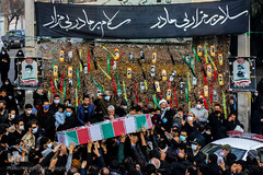  مراسم تدفین پیکر مطهر یکی از شهدای گمنام دفاع مقدس با رعایت پروتکل‌های بهداشتی در بوستان امام حسن (ع) واقع در شهرک امام حسن (ع) قم، همزمان با سالروز شهادت حضرت زهرا(س)