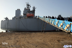 محفل قرآنی کاروان قرآنی انقللاب بر روی عرشه ناو جمهوری اسلامی ایران در ۱۲بهمن، سالروز ورود معمار کبیر انقلاب اسلامی به میهن/ بندرعباس